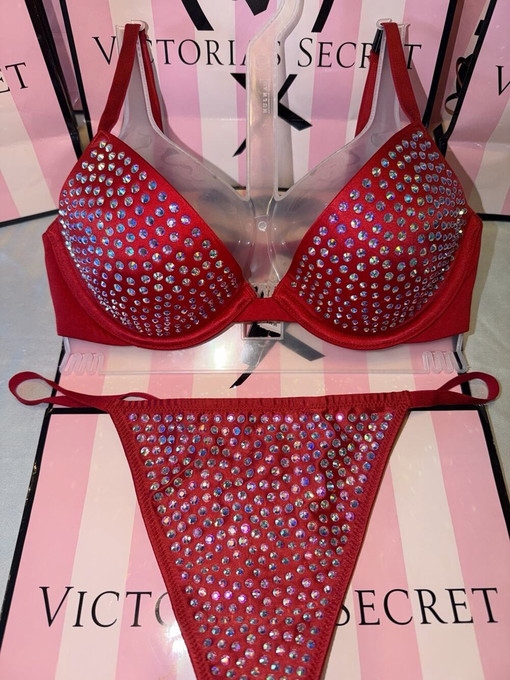 Victoria's Secret Bra Very Sexy Swarovski 32C Medium Red Collectors Edition